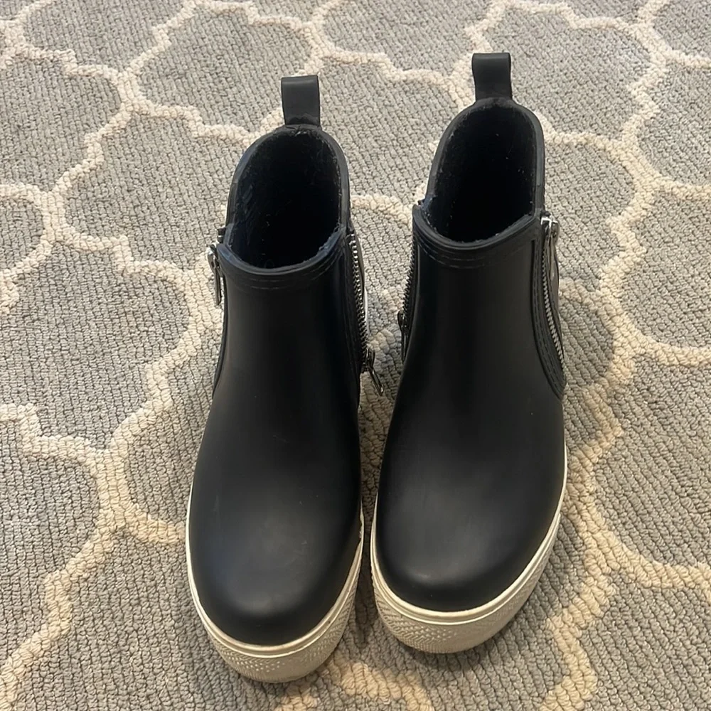 Steve Madden Size 7 Bootie - Picture 2 of 4